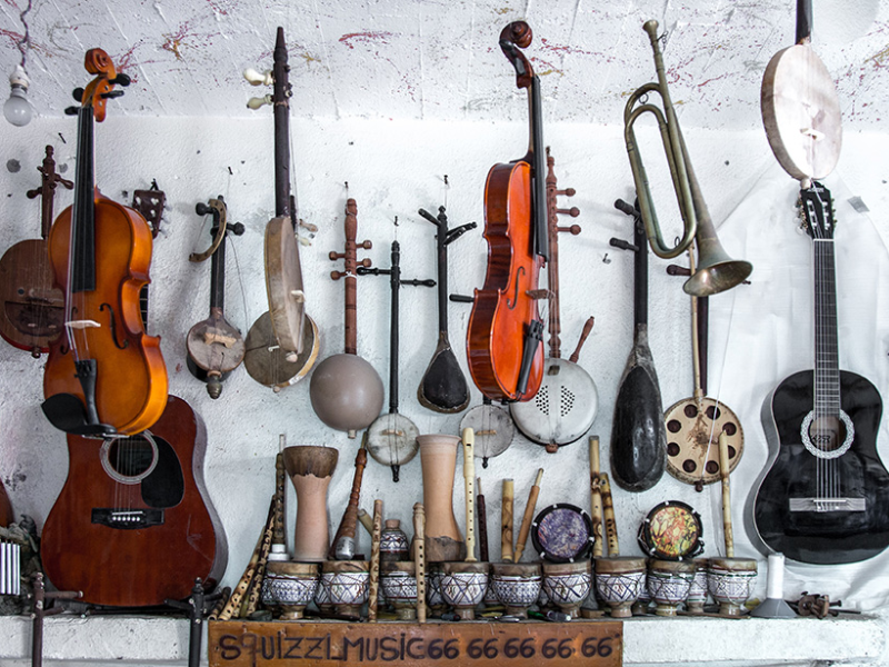Quand les jeunes remixent le passé : le retour des instruments traditionnels dans la musique marocaine moderne