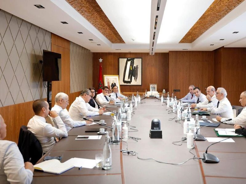 La majorité gouvernementale réagit aux protestations de la jeunesse