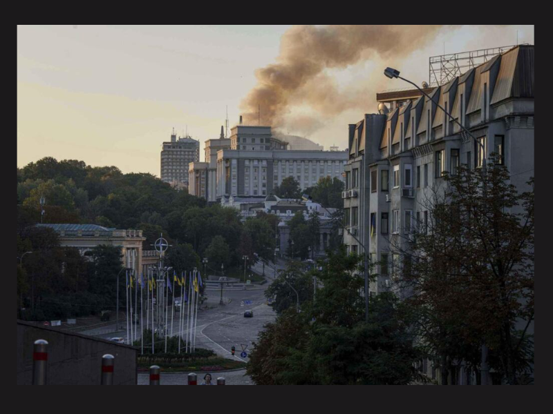 Ukraine: l’air inquiète, la terre saigne