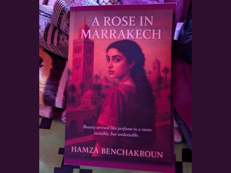 Une Rose à Marrakech : le nouveau roman de Hamza Benchakroun, entre beauté, perte et renaissance