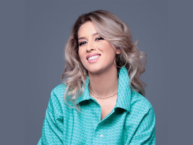 Hajar Adnan dévoile son nouveau single "Taxi Public"