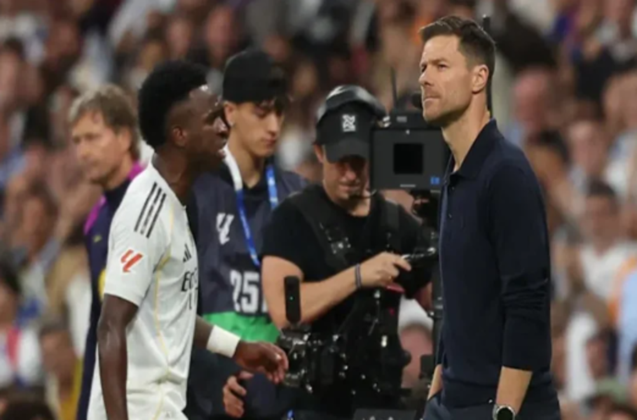 Xabi Alonso apaise la polémique avec Vinícius : "Affaire close, aucune sanction"