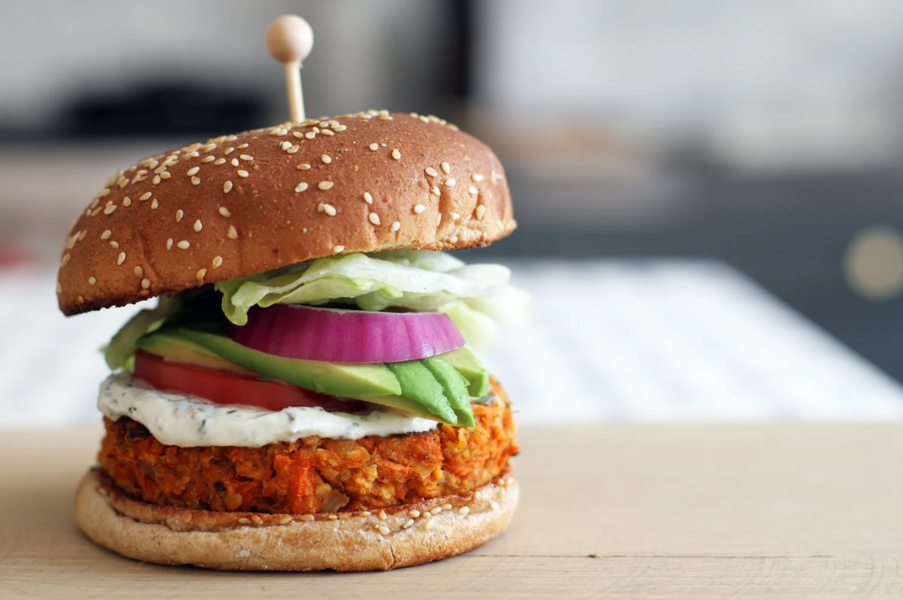 Burger veggie à croquer : patate douce et lentilles