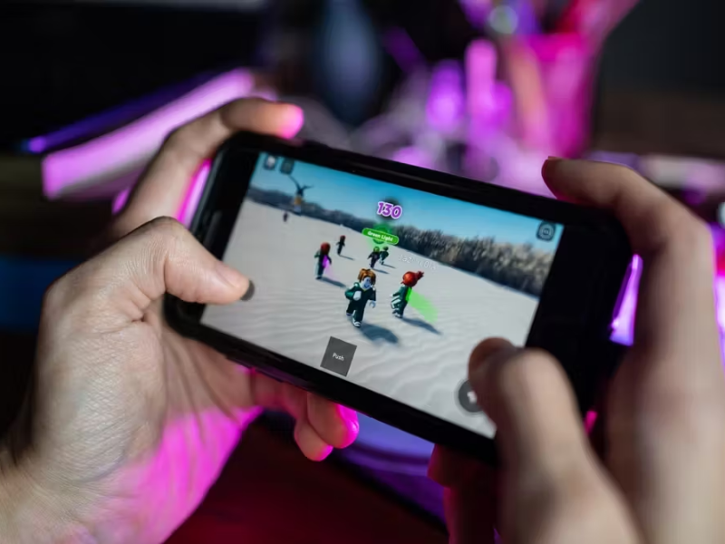 YouTuber says Roblox invited him back months after ban