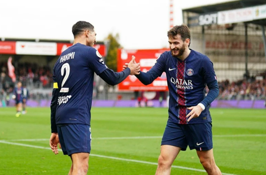 Kvaratskhelia rend hommage à Achraf Hakimi : « Il mérite d’être Ballon d’Or »