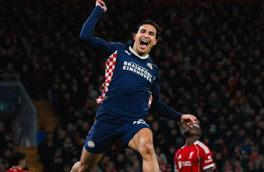 Couhaib Driouech signe une soirée mémorable à Anfield et guide le PSV vers un succès historique