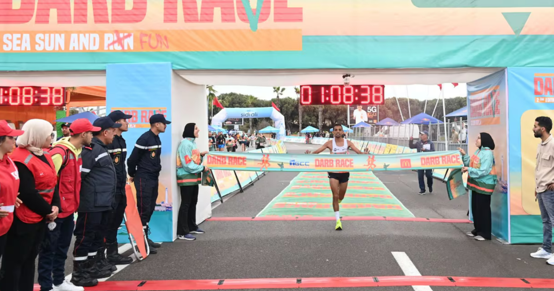 Youssef El Baz et Lamyaa Cherkab sacrés lors de la 2ᵉ édition du semi-marathon « Darb Race » à Dar Bouazza