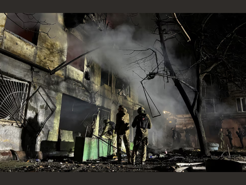 Kiev sous les frappes, la diplomatie sous pression