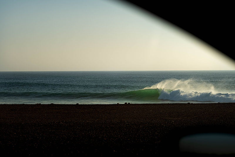 À Taghazout, les surfeurs accueillent la nouvelle année sur les vagues, entre sport et art de vivre