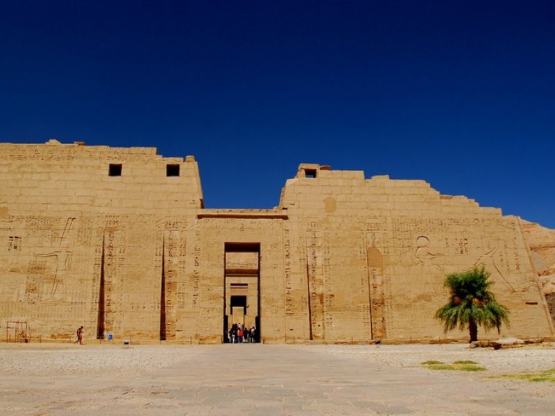 Médinet Habou à Louxor: le temple de Ramsès III, chef-d’œuvre funéraire qui défie le temps