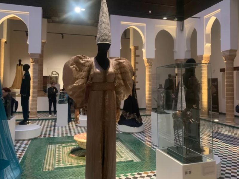 Dali Dyali: quand le caftan marocain rencontre la surréalité de Salvador Dalí au Musée national des bijoux de Rabat