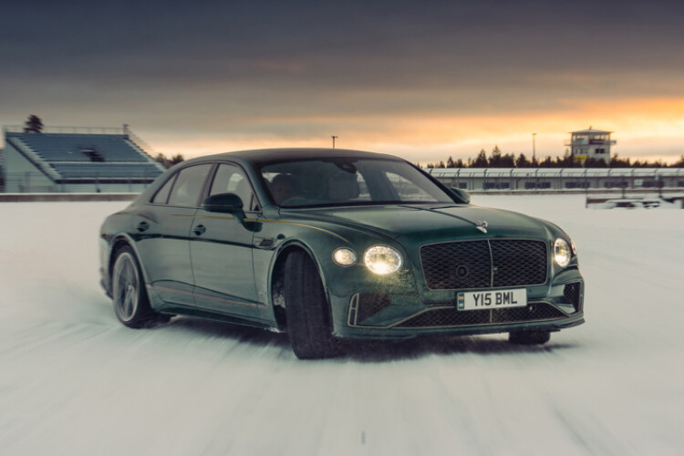 Bentley Flying Spur Speed signe un record sur glace en Suède
