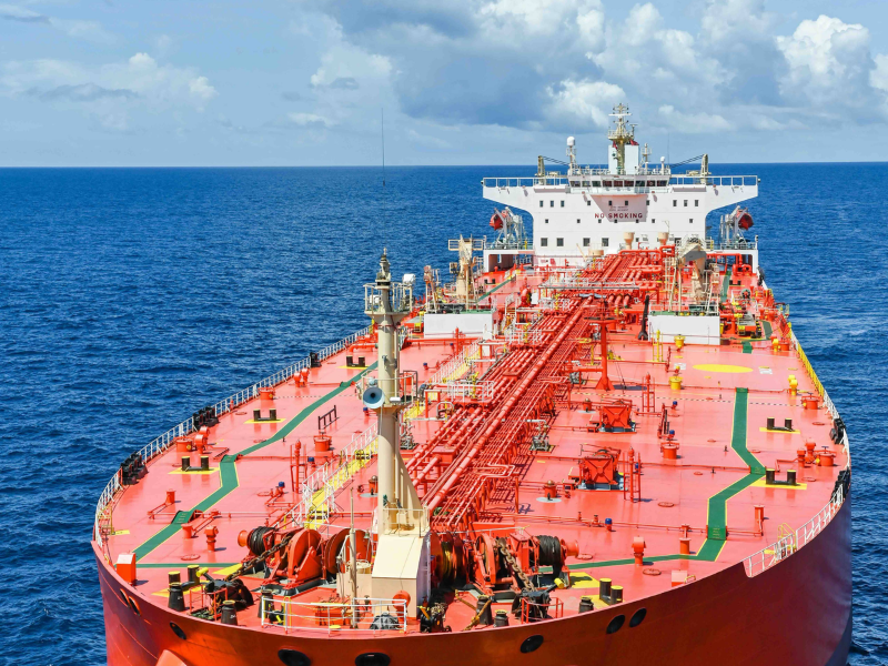 Tanger Med au cœur d’une tempête maritime : un pétrolier sanctionné par l’UE sous escorte vers le Maroc