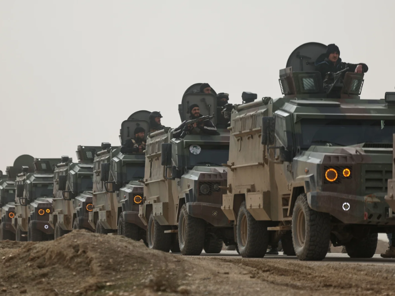 Accord historique : Les forces de Damas se déploient en zone kurde à Hassaké