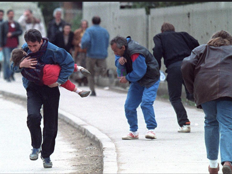 L'horreur exhumée : la justice italienne enquête sur les "safaris humains" de Sarajevo