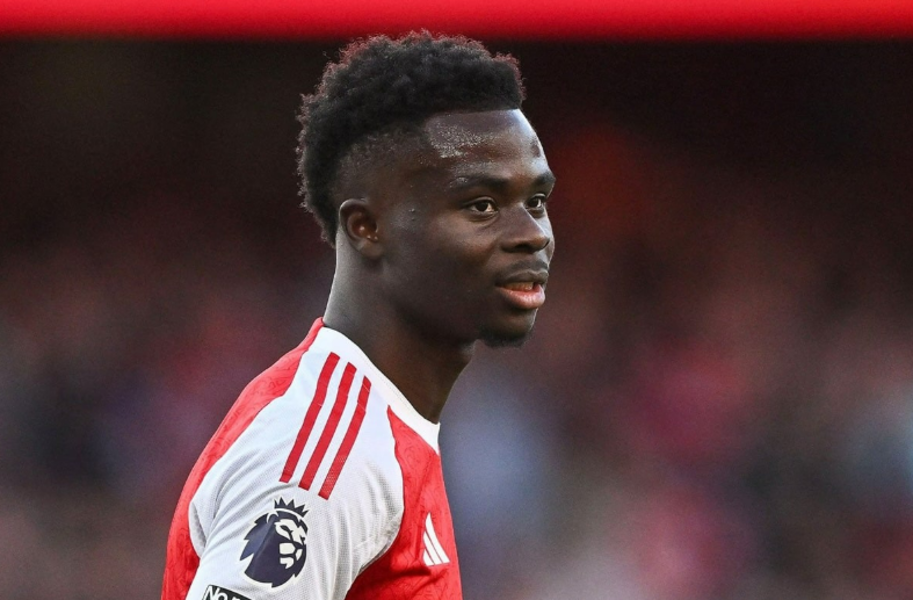 Bukayo Saka prolonge à Arsenal FC et s’inscrit dans la durée