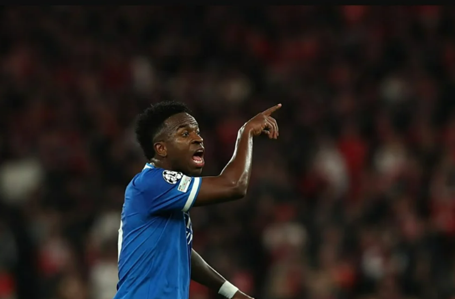 SL Benfica ouvre une enquête après des gestes racistes visant Vinícius Júnior