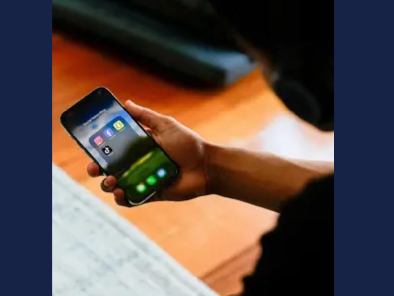 Cesser le scroll: outils et méthodes pour protéger enfants et ados des réseaux