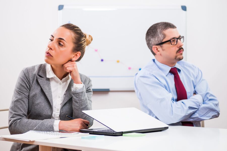 “Colleague zone” : votre collègue sympa… mais jusqu’à 17h59 seulement !