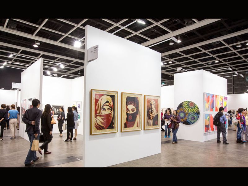 Héritages amazighs et textile : des artistes marocains marquent Art Basel Hong Kong