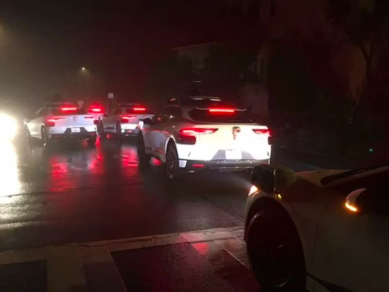 Quand les robotaxis autonomes du futur font grève en plein trafic 