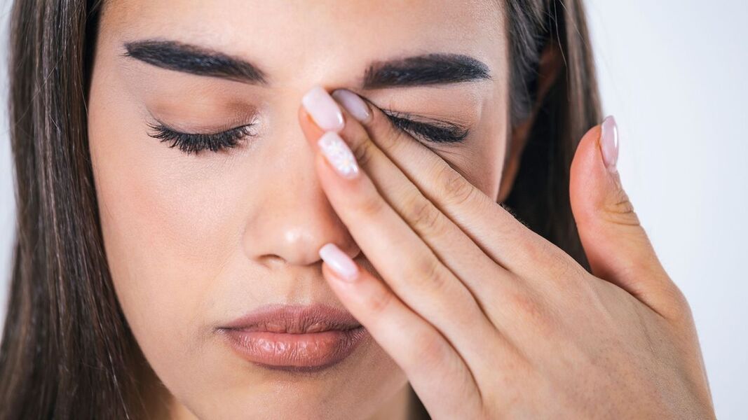 Cils plus longs… mais yeux en feu ? L’erreur cachée de l’huile de ricin