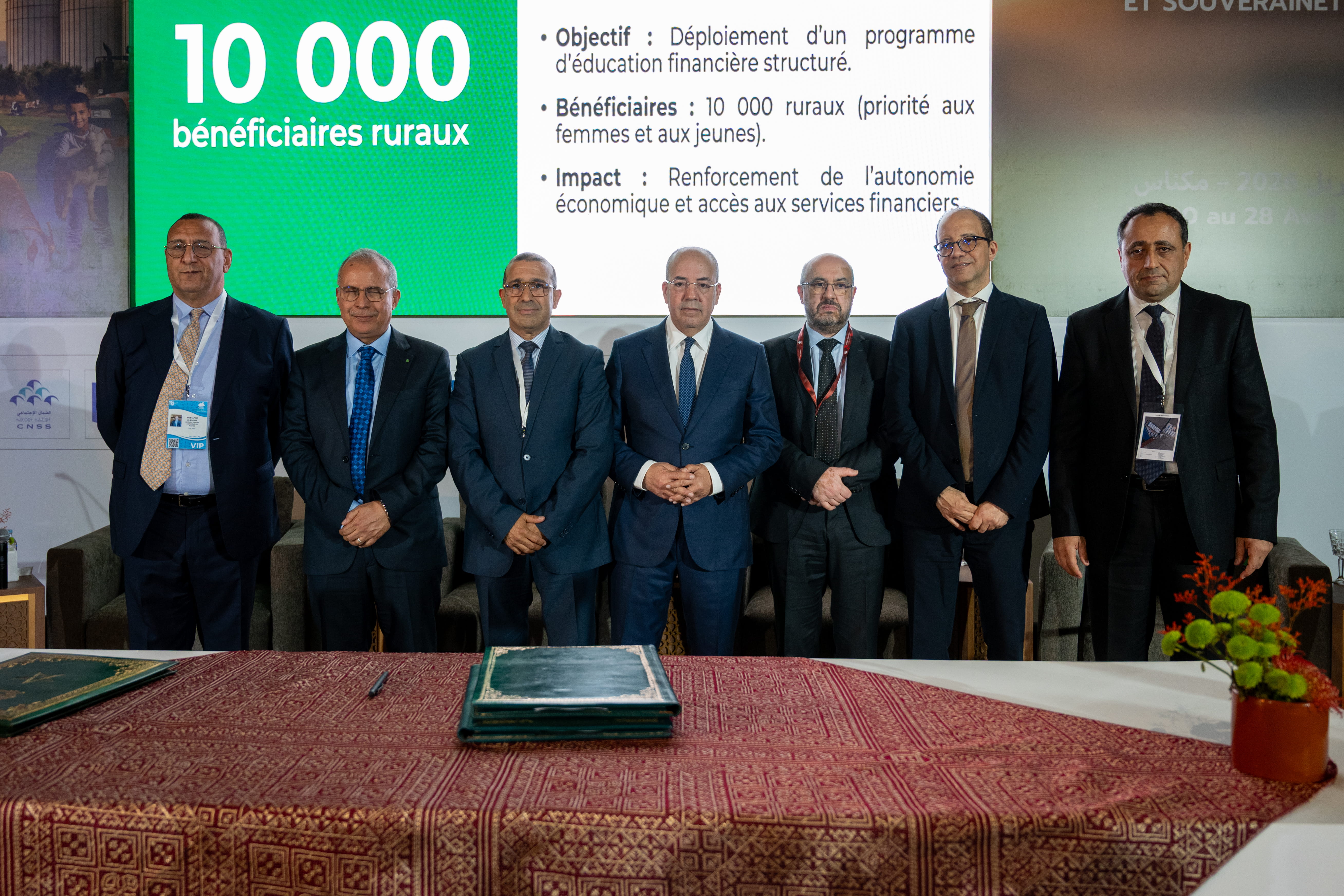 ​Le Crédit Agricole du Maroc et la COMADER signent une convention pour accompagner la transition verte des filières agricoles