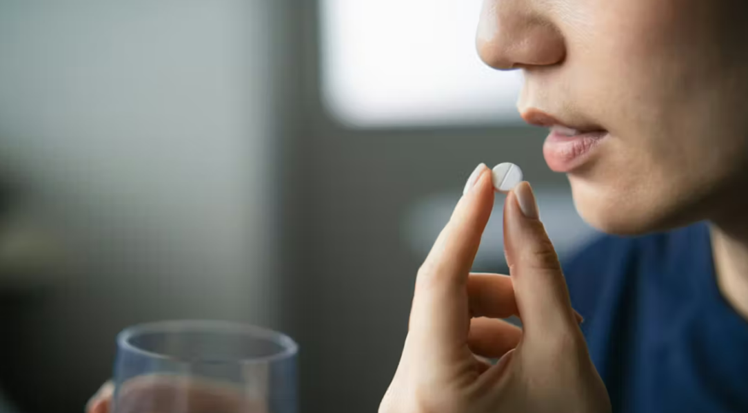 Médicaments, nausées et remontées acides : les précautions à connaître pour éviter les complications