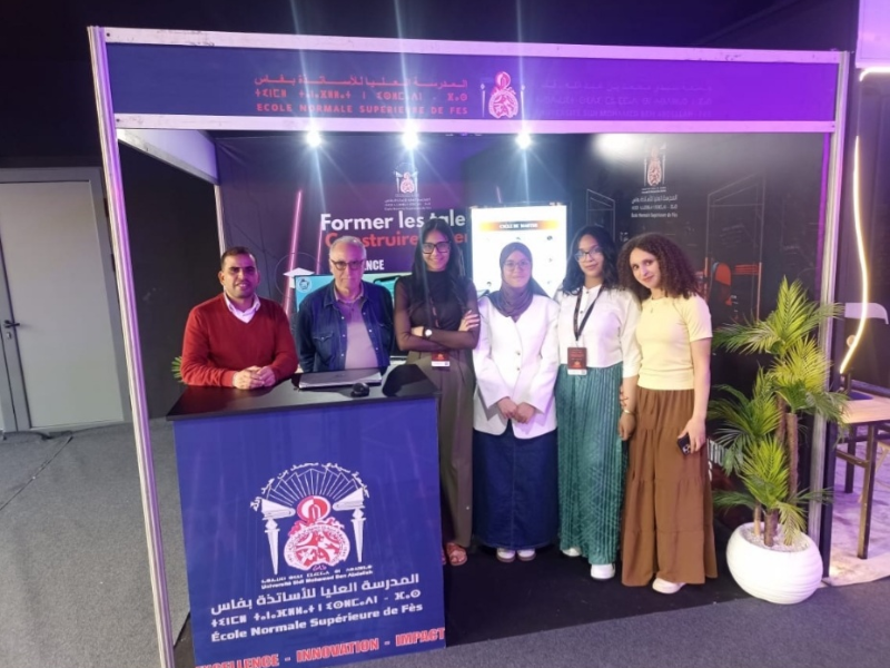 Wald Maâlam échange avec les étudiantes et étudiants de l’ENS de Fès lors du salon gaming organisé à Rabat.