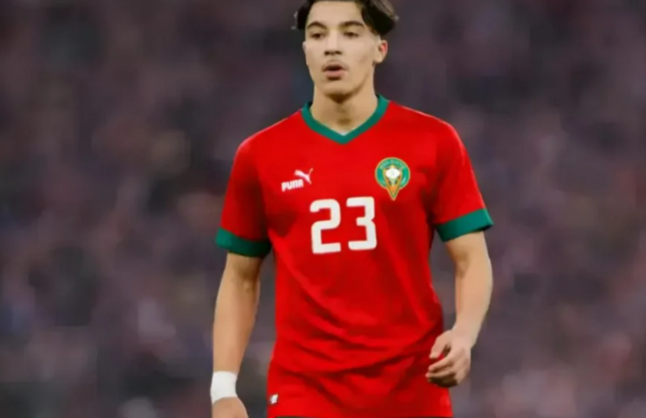 Ryan Bounida entre l’Ajax et Mönchengladbach : des négociations freinées par le coût du transfert