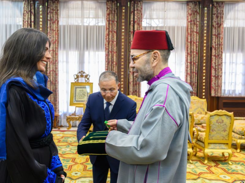 SM le Roi reçoit l’alpiniste marocaine Nawal Sfendla