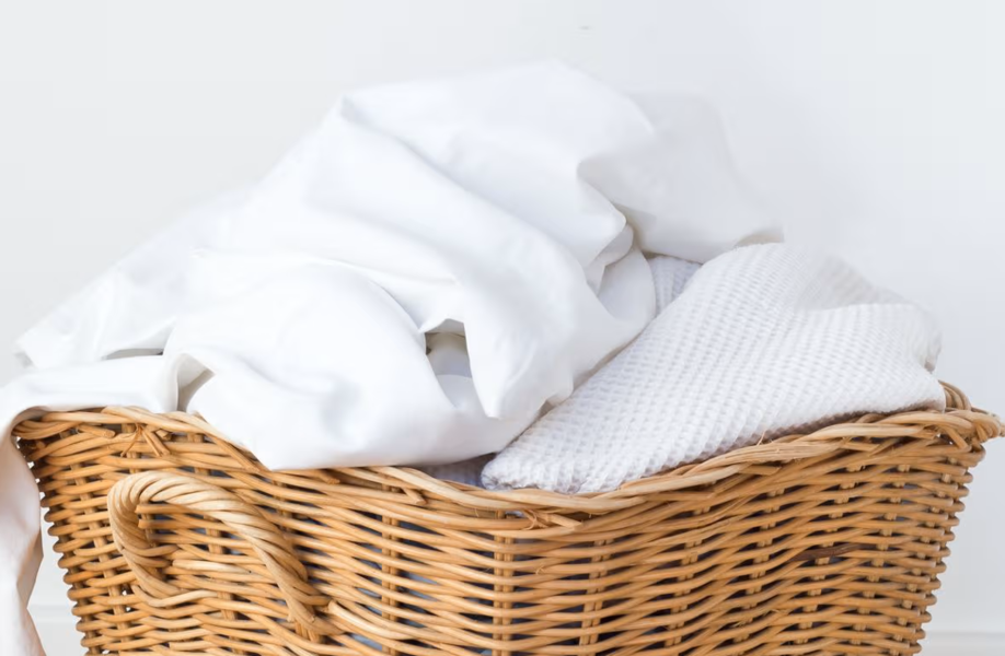 Linge blanc jauni ? Le secret pour sauver le sauver sans une goutte de javel