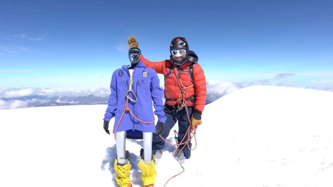 Un robot grimpe l’Everest : l’idée géniale ou le début du grand délire de l’IA ?