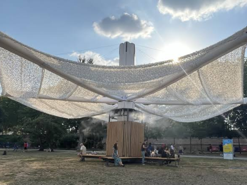 Canicule en ville : cette ombrière gonflable pourrait changer la façon dont les espaces urbains s'adaptent à la chaleur