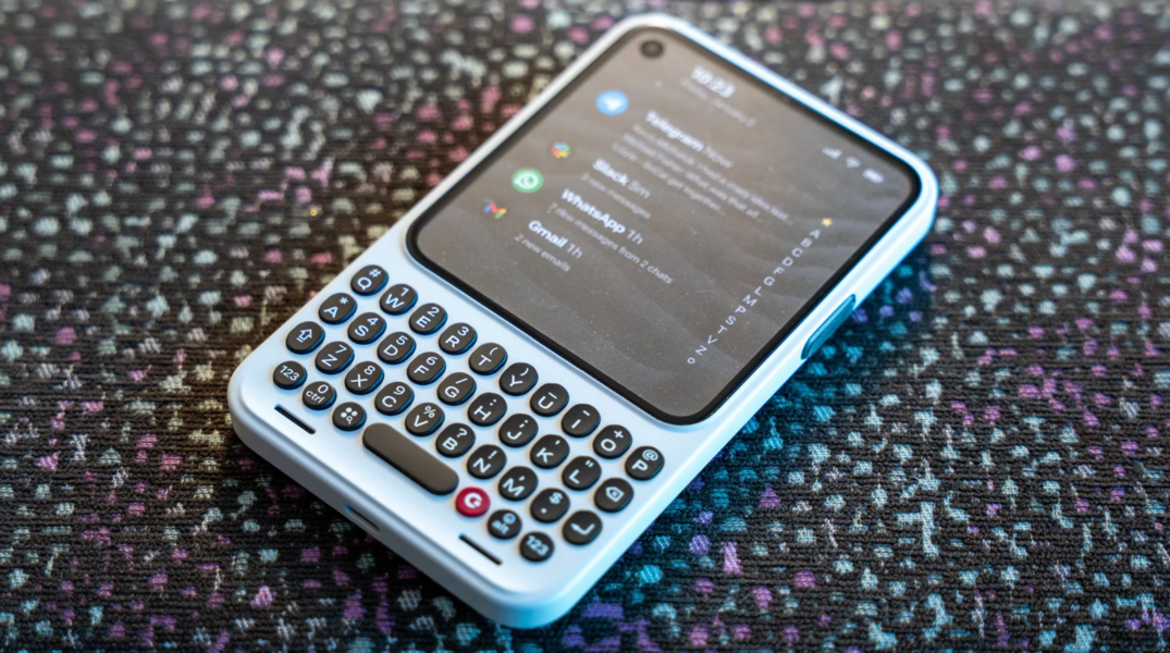 Clicks : le nouveau smartphone qui ressuscite l'esprit BlackBerry