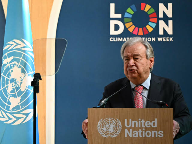 Climat et IA: Antonio Guterres réclame la transparence sur les coûts cachés