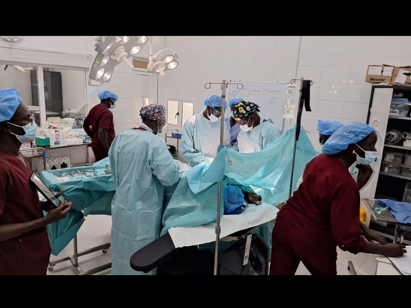 Soudan : une opération exceptionnelle pour retirer une tumeur géante du cou en pleine guerre
