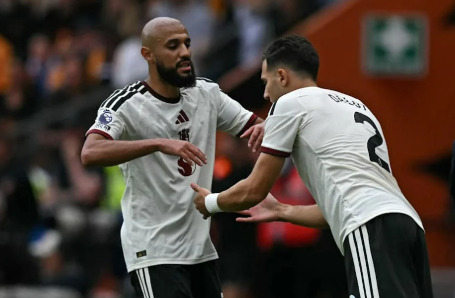 Manchester United : Mazraoui joue son avenir