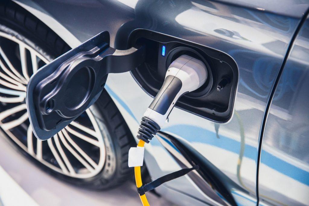 Voitures électrifiées : leur part atteint 17,4 % du marché marocain