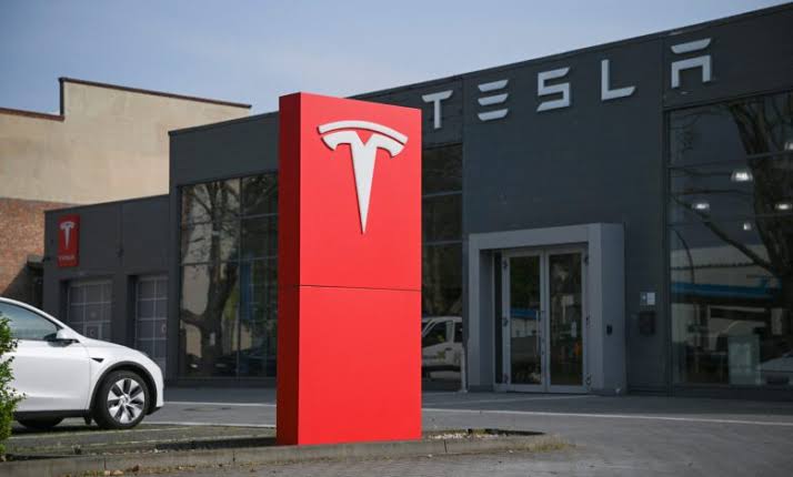 Tesla prépare à Lissasfa son premier centre de livraison et de maintenance au Maroc