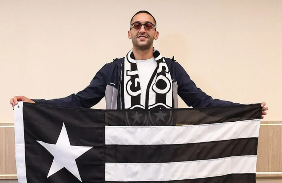 Hakim Ziyech arrive à Rio et affiche son enthousiasme pour Botafogo