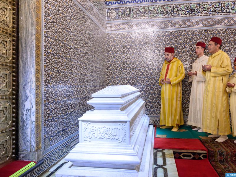 SM le Roi, Amir Al-Mouminine, préside une veillée religieuse en commémoration du 28e anniversaire de la disparition de Feu SM le Roi Hassan II