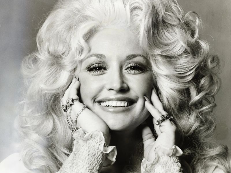 Dolly Parton : comment une icône de la country est devenue un phénomène culturel mondial
