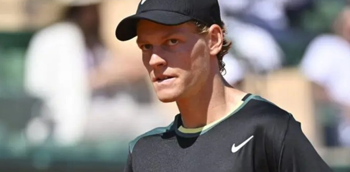 Jannik Sinner met fin à sa saison 2026 en raison d’une blessure au genou
