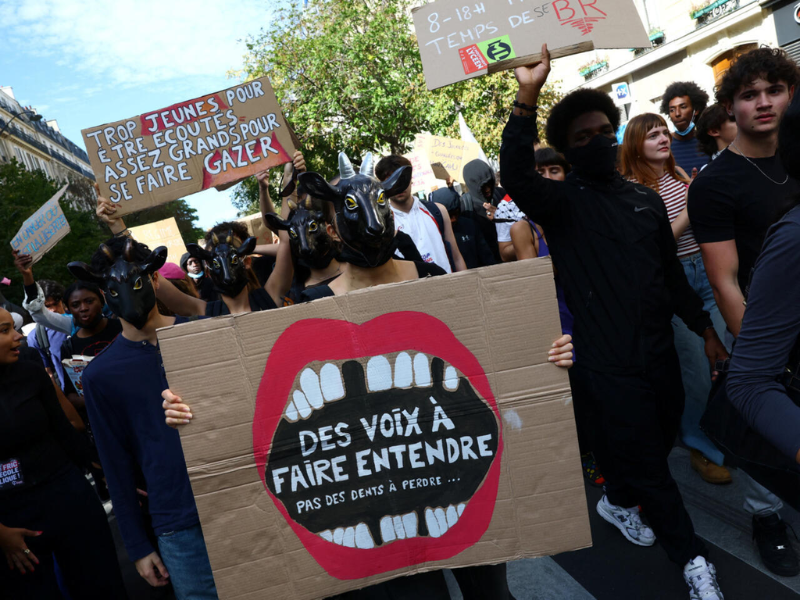 École en France : colère des jeunes et bataille des chiffres