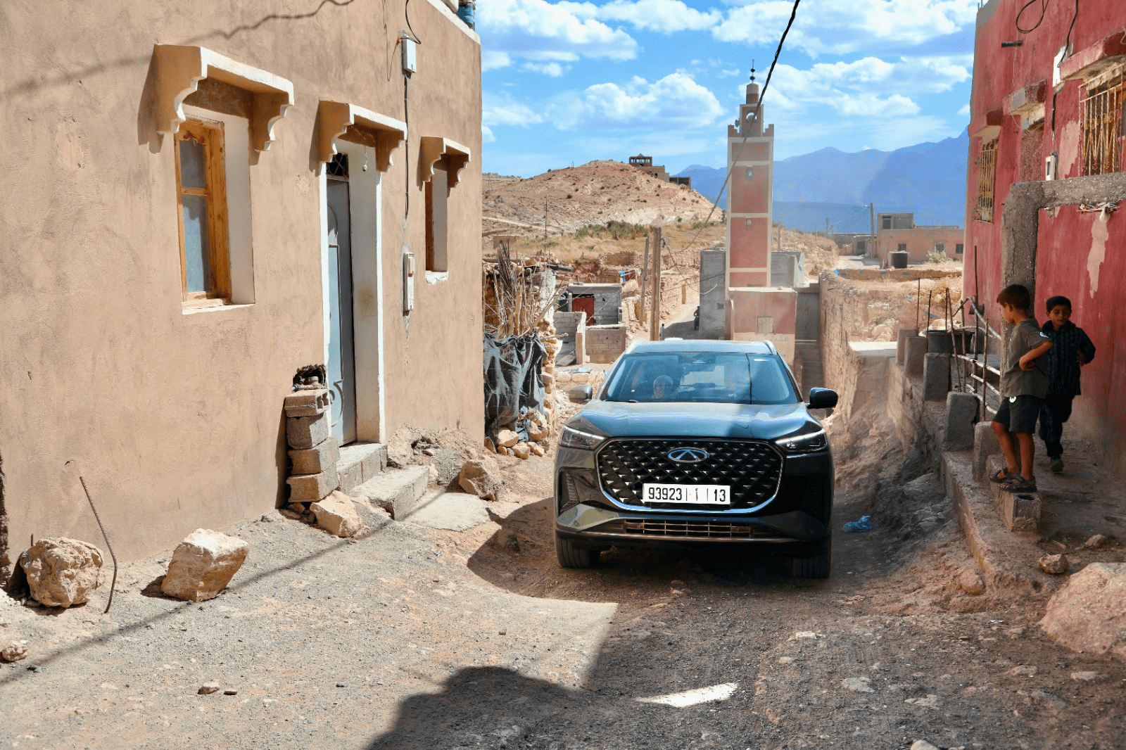 Al Haouz : Chery Maroc et Bouchra Baibanou distribuent 230 cartables aux enfants des douars