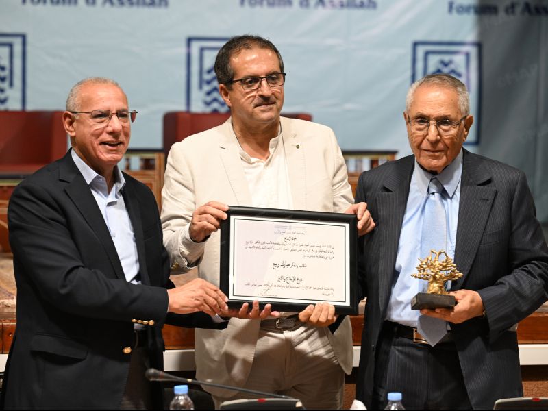 Moussem d’Asilah : Moubarak Rabie célébré pour plus d’un demi-siècle de création littéraire