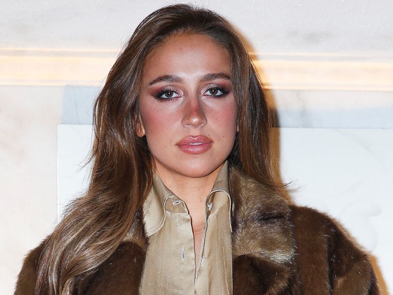 Brunette Teak : la coloration brune aux reflets miel qui promet d’illuminer l’hiver 2026