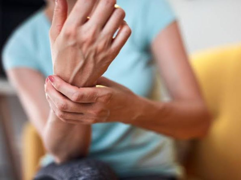 Goutte ou douleurs articulaires liées au froid : comment reconnaître les signes qui font la différence ?