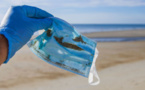 Les masques, nouvelle source de pollution plastique sur les plages au Maroc